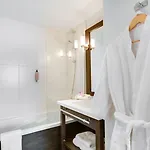 Seven Urban Centre Hotel