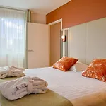 セブン アーバン スイーツ サントル ホテル ナント