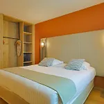 ホテル セブン アーバン スイーツ サントル 4*