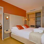 ホテル セブン アーバン スイーツ サントル 4*