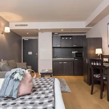Seven Urban Centre 4*