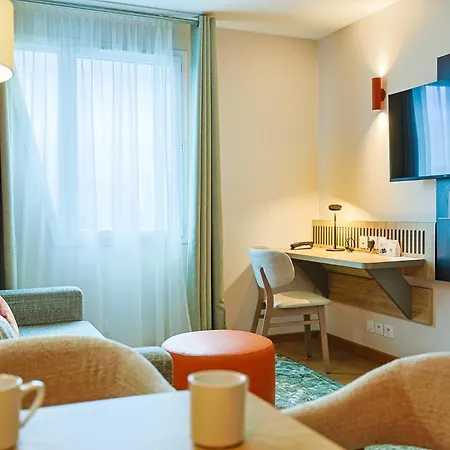 Seven Urban Centre Ναντ