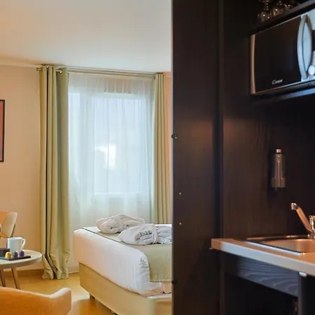 Seven Urban Centre Hotel