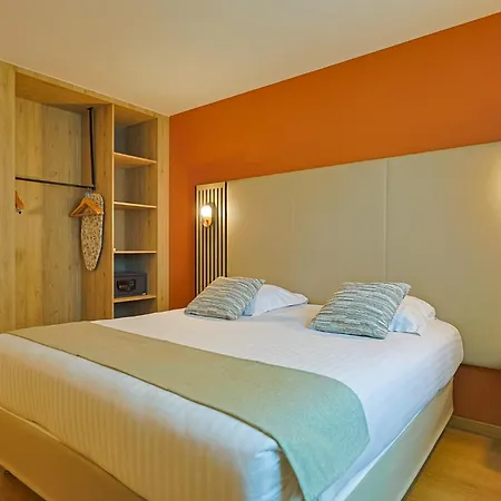 Hotel Seven Urban Centre 4*
