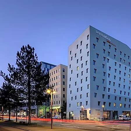 Hotel Seven Urban Centre 4*