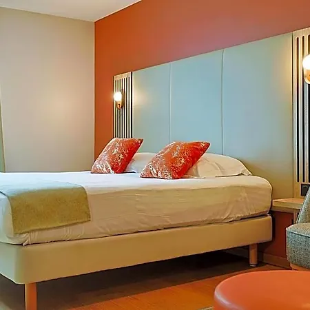 Seven Urban Centre Hotel