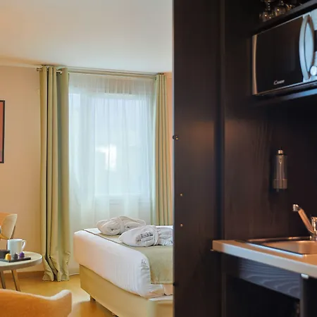 Hotel Seven Urban Centre