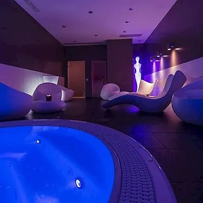 Hotel Seven Urban Centre 4*