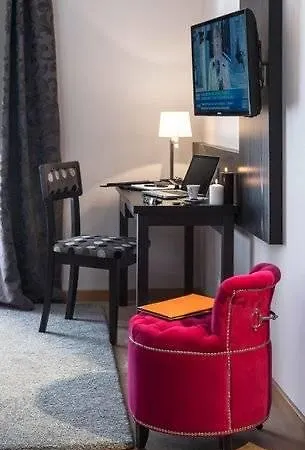 Hotel Seven Urban Centre