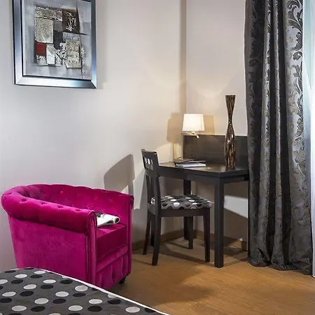 Seven Urban Centre Hotell 4*