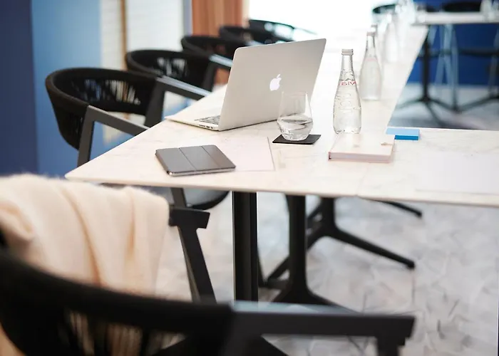 Hotel Seven Urban Centre 4*