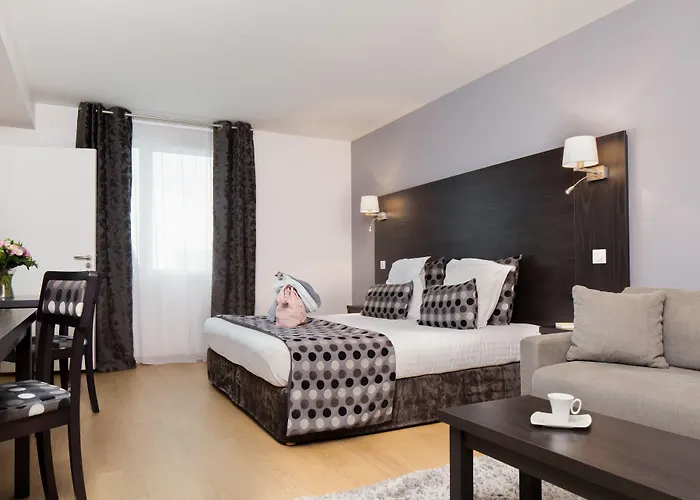 Hotel Seven Urban Centre