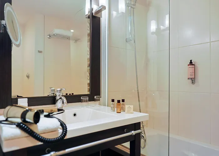 Hotel Seven Urban Centre