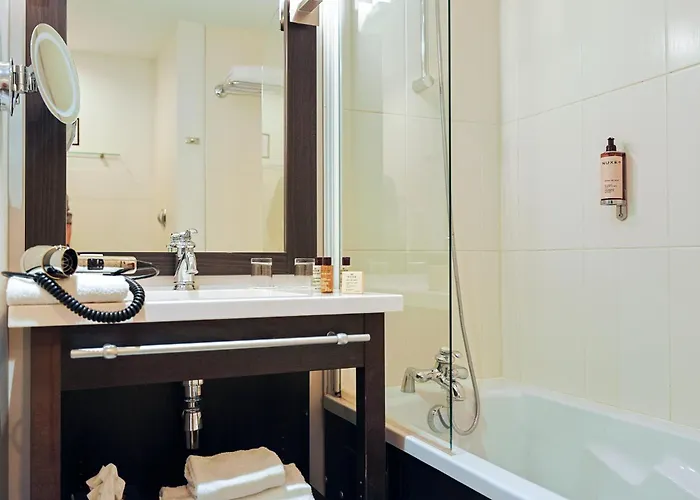 Hotel Seven Urban Centre 4*