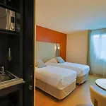 Seven Urban Centre Otel