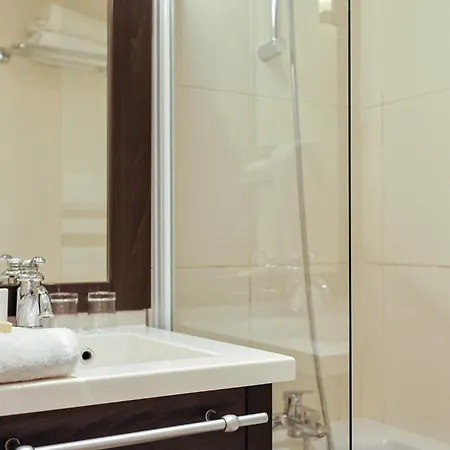 Hotel Seven Urban Centre 4*