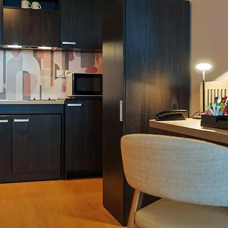 Seven Urban Centre Hotel