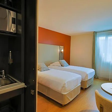 Seven Urban Centre Hotel