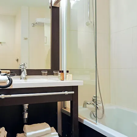 Hotel Seven Urban Centre 4*