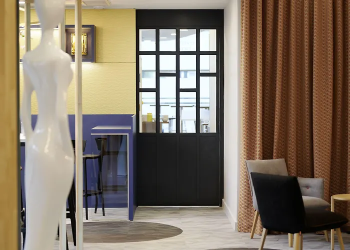 Hotel Seven Urban Centre 4*